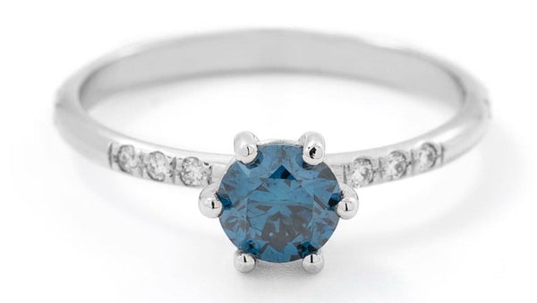 Blauer Diamant-Verlobungsring – was diese besondere Wahl über Dich verrät