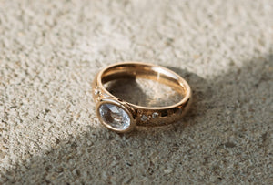 Das Versprechen eines besonderen Verlobungsrings – individuell entworfen, für die Ewigkeit