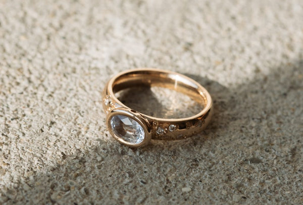 Das Versprechen eines besonderen Verlobungsrings – individuell entworfen, für die Ewigkeit