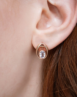 Essential Woman Oval Earring